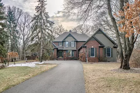 1 Lawton Ln, North Oaks, MN 55127