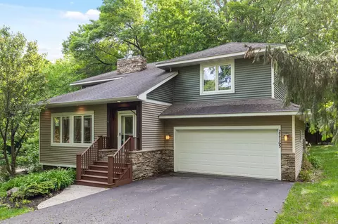21165 Minnetonka Blvd, Shorewood, MN 55331
