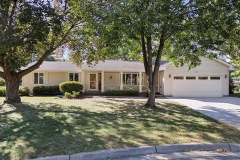 11225 Lewis Ct, Burnsville, MN 55337