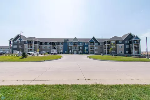 2501 55th St S #215, Fargo, ND 58104