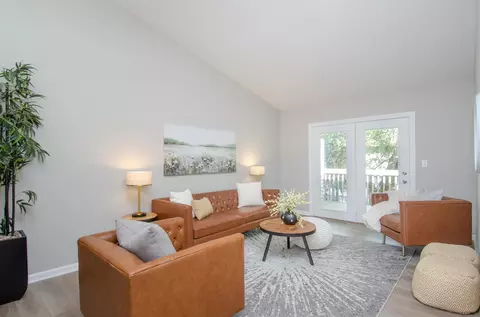 1267 Hilltop Ct, Maplewood, MN 55109