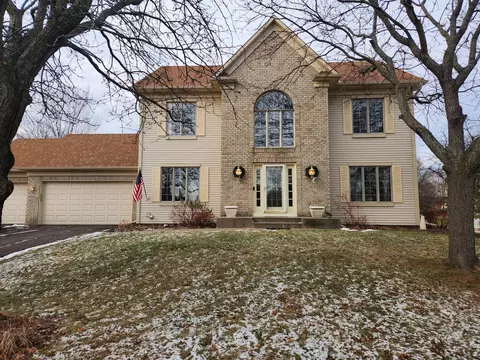 806 Spring Hill Ct, Woodbury, MN 55125