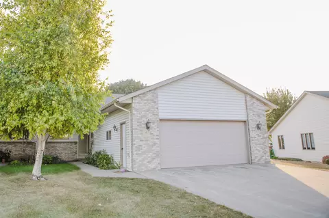 6 Line Dr, Morris, MN 56267