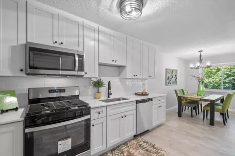 721 E 145th St, Burnsville, MN 55337