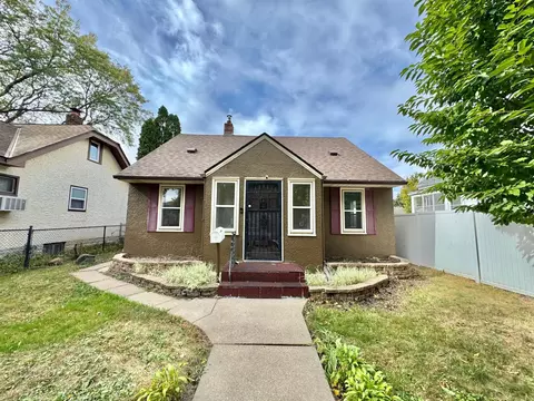 1235 Farrington St, Saint Paul, MN 55117