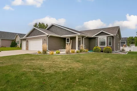 626 Birchwood Ln SE, Owatonna, MN 55060
