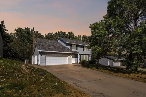 1712 W 140th St, Burnsville, MN 55337