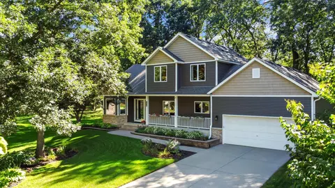 334 Linda Ct, Lino Lakes, MN 55014