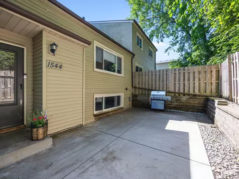 1544 Greenwood Ct N, Eagan, MN 55122