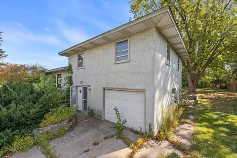 929 15th St W, Hastings, MN 55033