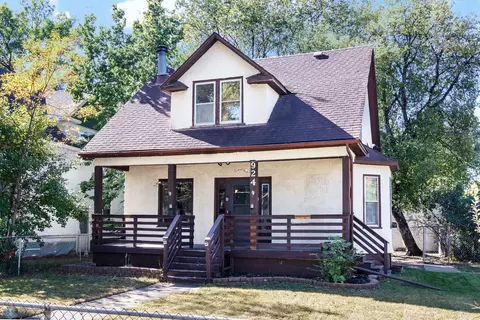 924 University Dr N, Fargo, ND 58102