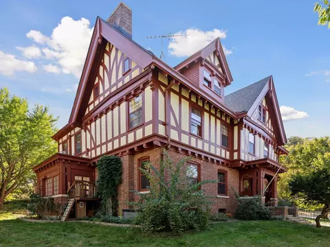1025 W 4th St, Red Wing, MN 55066
