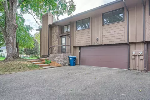 1254 Bridle Path Ct, White Bear Township, MN 55110