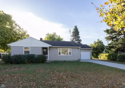 1532 11th St S, Fargo, ND 58103