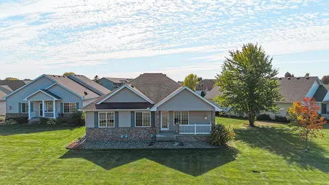 511 Graceview Dr, Saint Joseph, MN 56374