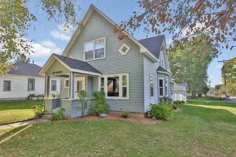129 Busch Ave, Center City, MN 55012