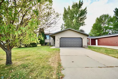 2503 33rd Ave S, Moorhead, MN 56560