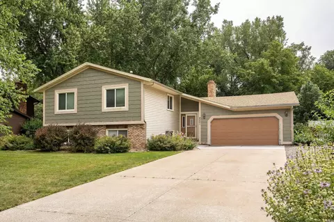 4201 Estate Dr, Brooklyn Park, MN 55443