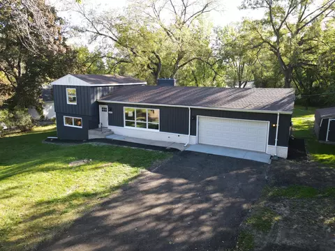 1872 Howard St N, Maplewood, MN 55109