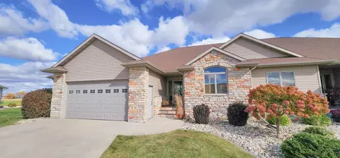 754 36th St S, Moorhead, MN 56560