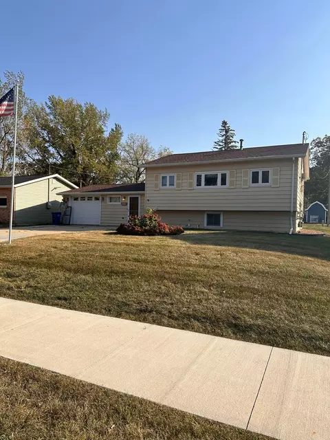 205 2nd St NE, Dodge Center, MN 55927