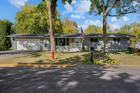 904 8th Ave NW, Waseca, MN 56093