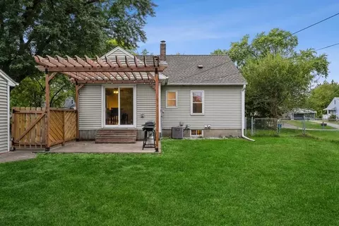 10 Circle Dr, Circle Pines, MN 55014 photo 9