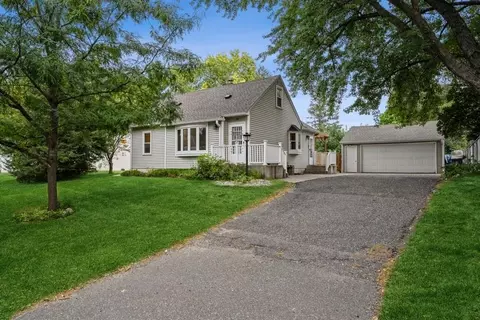 10 Circle Dr, Circle Pines, MN 55014