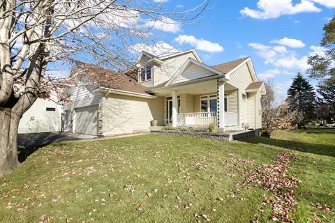 1821 Countryside Dr, Shakopee, MN 55379