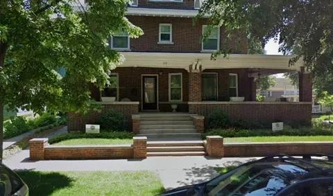 916 Lincoln Ave, Saint Paul, MN 55105
