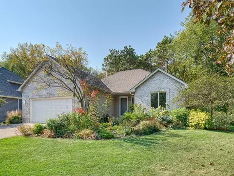 3709 Oak Creek Dr W, Vadnais Heights, MN 55127