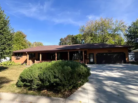 127 Elm Grove Ln, Prinsburg, MN 56281