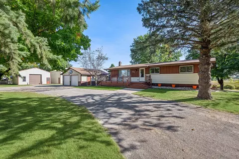 913 47th St SE, Montrose, MN 55363