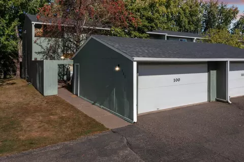 100 Canabury Ct, Little Canada, MN 55117