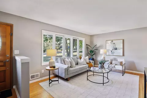 5820 Chastek Way, Minnetonka, MN 55345