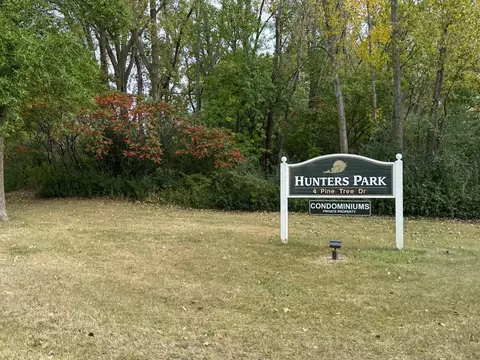 4 Pine Tree Dr #130, New Brighton, MN 55112