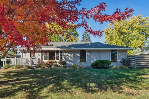 9516 Columbus Ave S, Bloomington, MN 55420