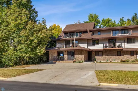 414 4th Ave S #4, Moorhead, MN 56560