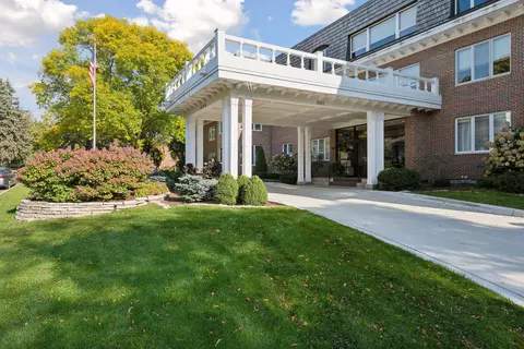 6105 Eden Prairie Rd #A24, Edina, MN 55436