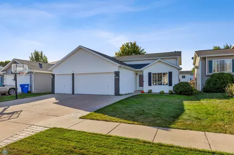 4928 9th Ave S, Fargo, ND 58103