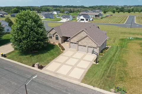 408 9th St NW, Dodge Center, MN 55927