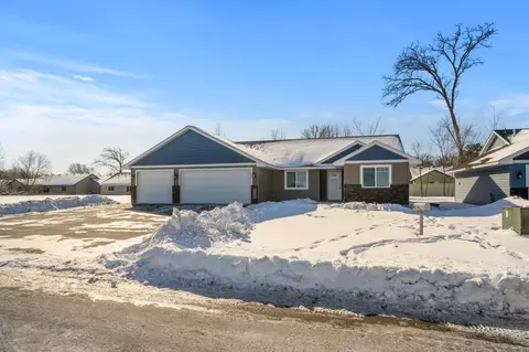 7239 Hawthorne Ct, North Branch, MN 55056