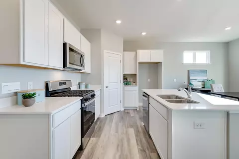 1704 Abbey Rd, Shakopee, MN 55379