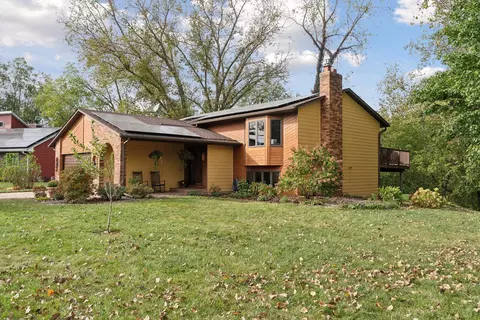 1119 Parkview Ln, Eagan, MN 55123