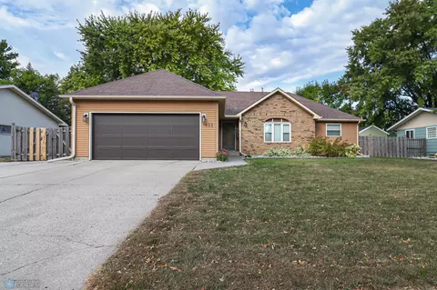 1432 3rd St N, Fargo, ND 58102