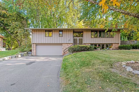 2670 Queensland Ln N, Plymouth, MN 55447