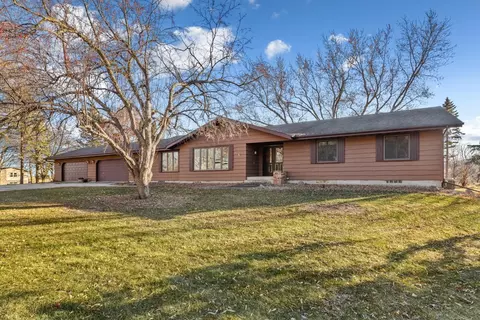 2075 Edgewood Dr, Owatonna, MN 55060