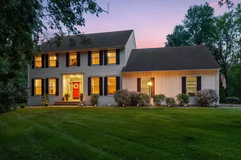 650 Gander Rd, Wayzata, MN 55391