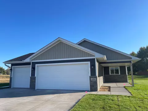 1184 Wisteria Ln, New Richmond, WI 54017