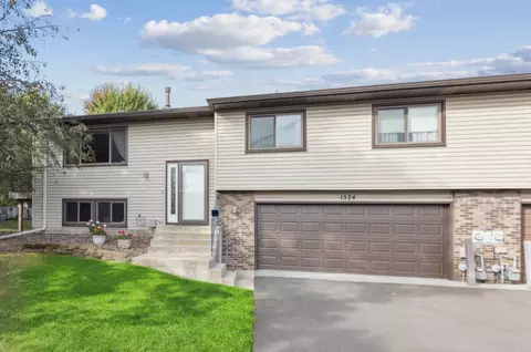 1574 Sunny Way Ct, Anoka, MN 55303